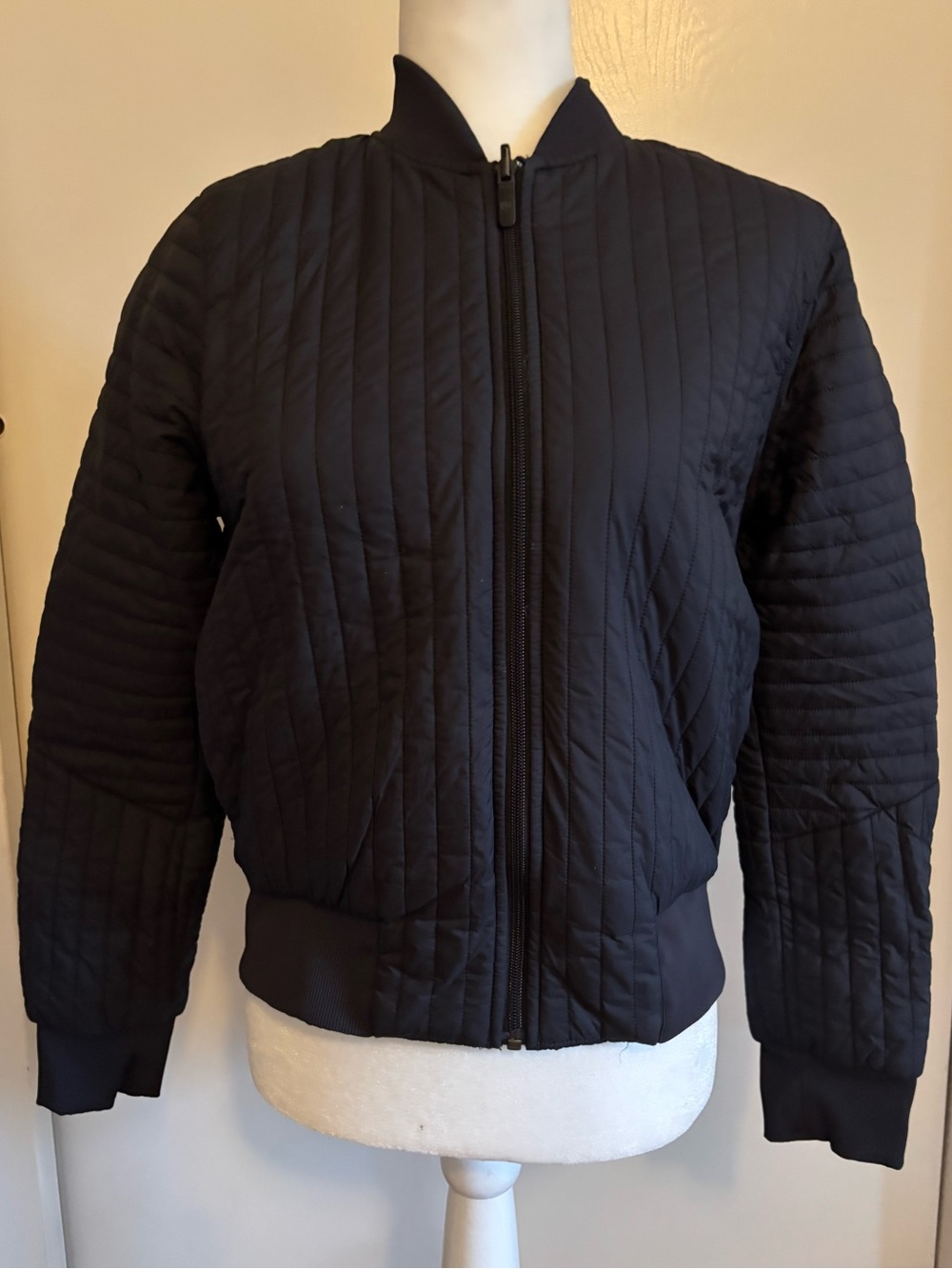 Lululemon Reversible Black Bomber Jacket Size 6 Medium - Picture 3 of 7